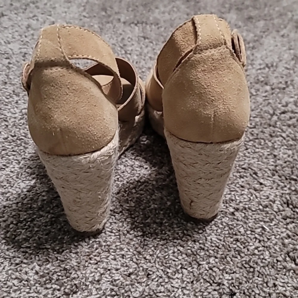 Matisse Tan Ankle-Stap Wedge Sandles/Heels Women's 10M. NWOT‎ Condition.